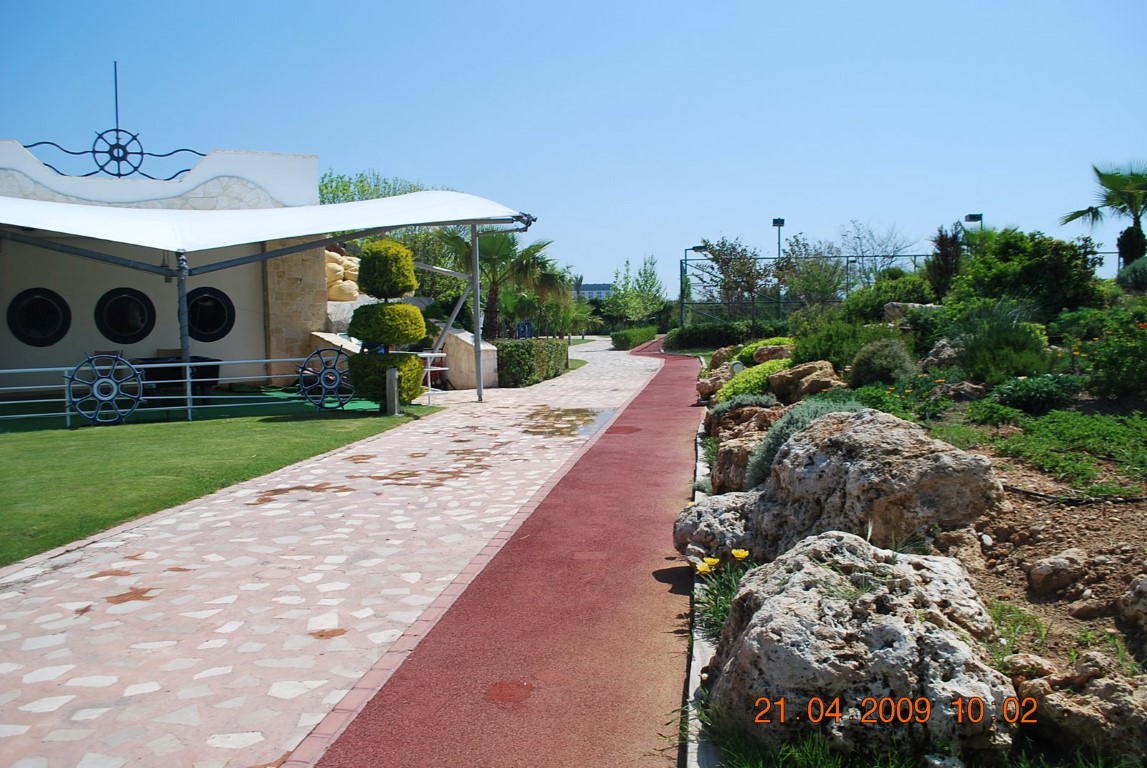 imagini hotel TITANIC LARA